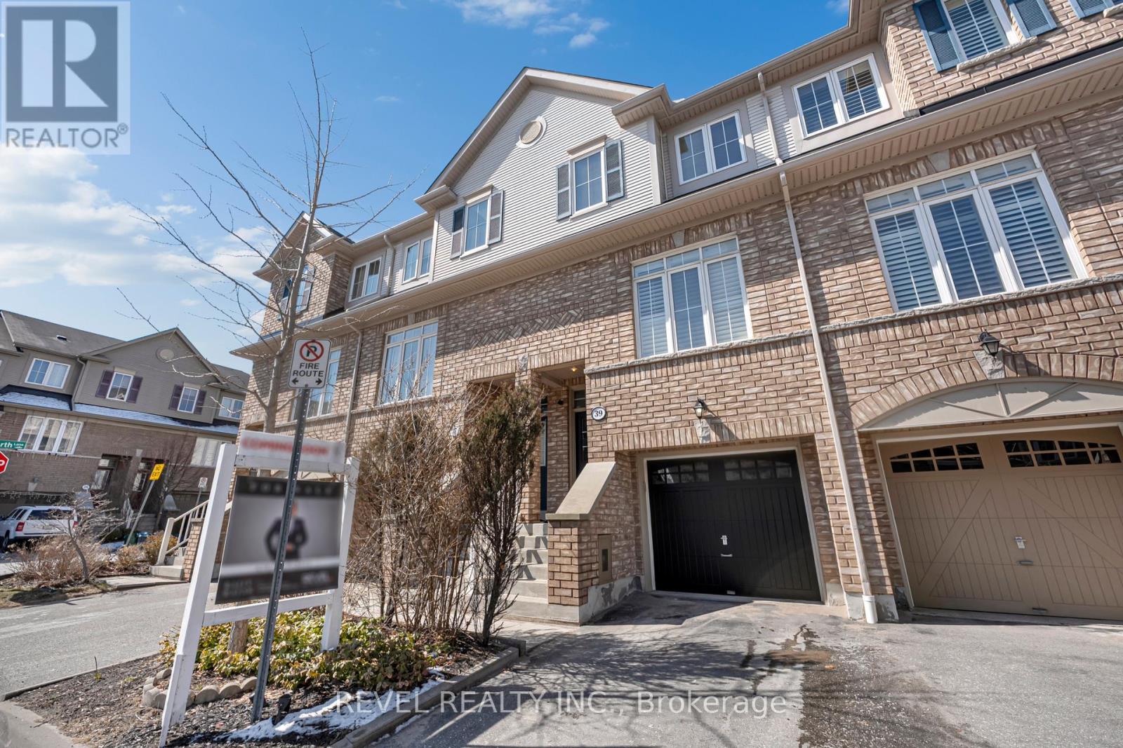 39 Martinworth Lane, Ajax, Ontario  L1Z 0L1 - Photo 3 - E12976578