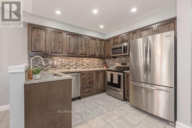 6 Gray Park Drive, Caledon, Ontario  L7E 2N3 - Photo 14 - W12971336