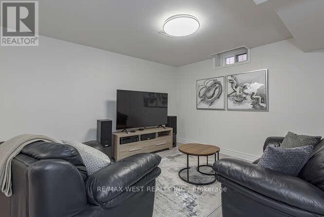 6 Gray Park Drive, Caledon, Ontario  L7E 2N3 - Photo 40 - W12971336