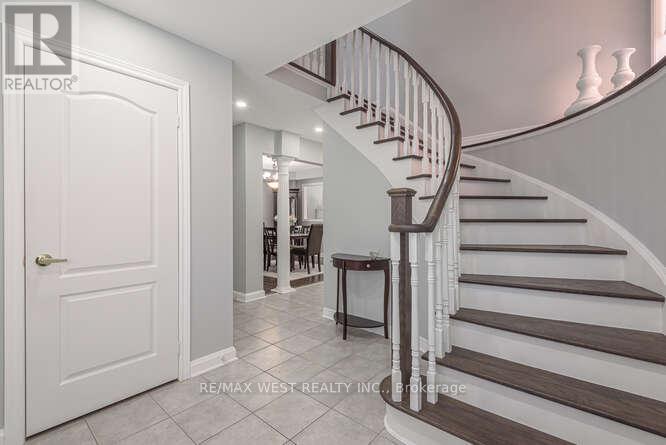 6 Gray Park Drive, Caledon, Ontario  L7E 2N3 - Photo 8 - W12971336