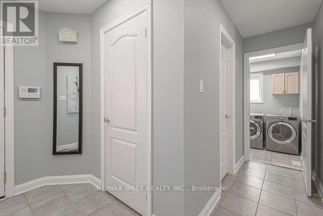 6 Gray Park Drive, Caledon, Ontario  L7E 2N3 - Photo 9 - W12971336