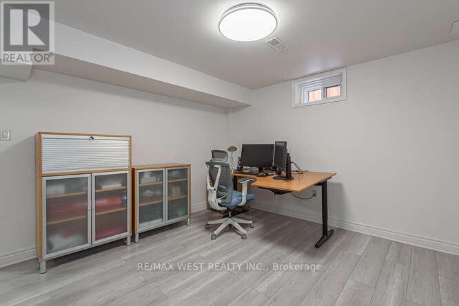 6 Gray Park Drive, Caledon, Ontario  L7E 2N3 - Photo 42 - W12971336