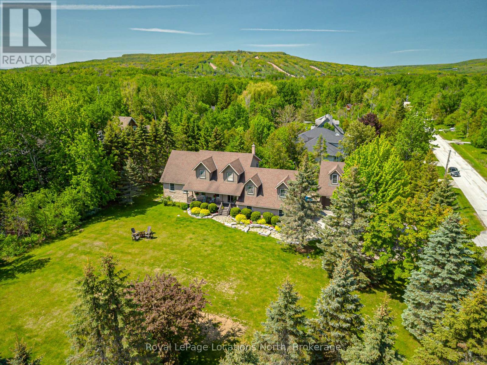 13 Parkland Drive, Clearview, Ontario  L9Y 3Y9 - Photo 3 - S12979534