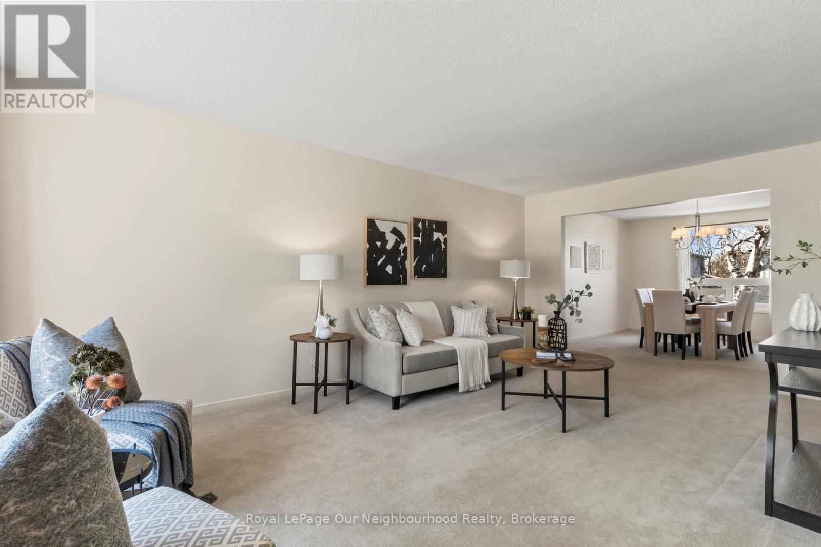 94 Howlett Avenue, Newmarket, Ontario  L3Y 5S5 - Photo 2 - N12979486