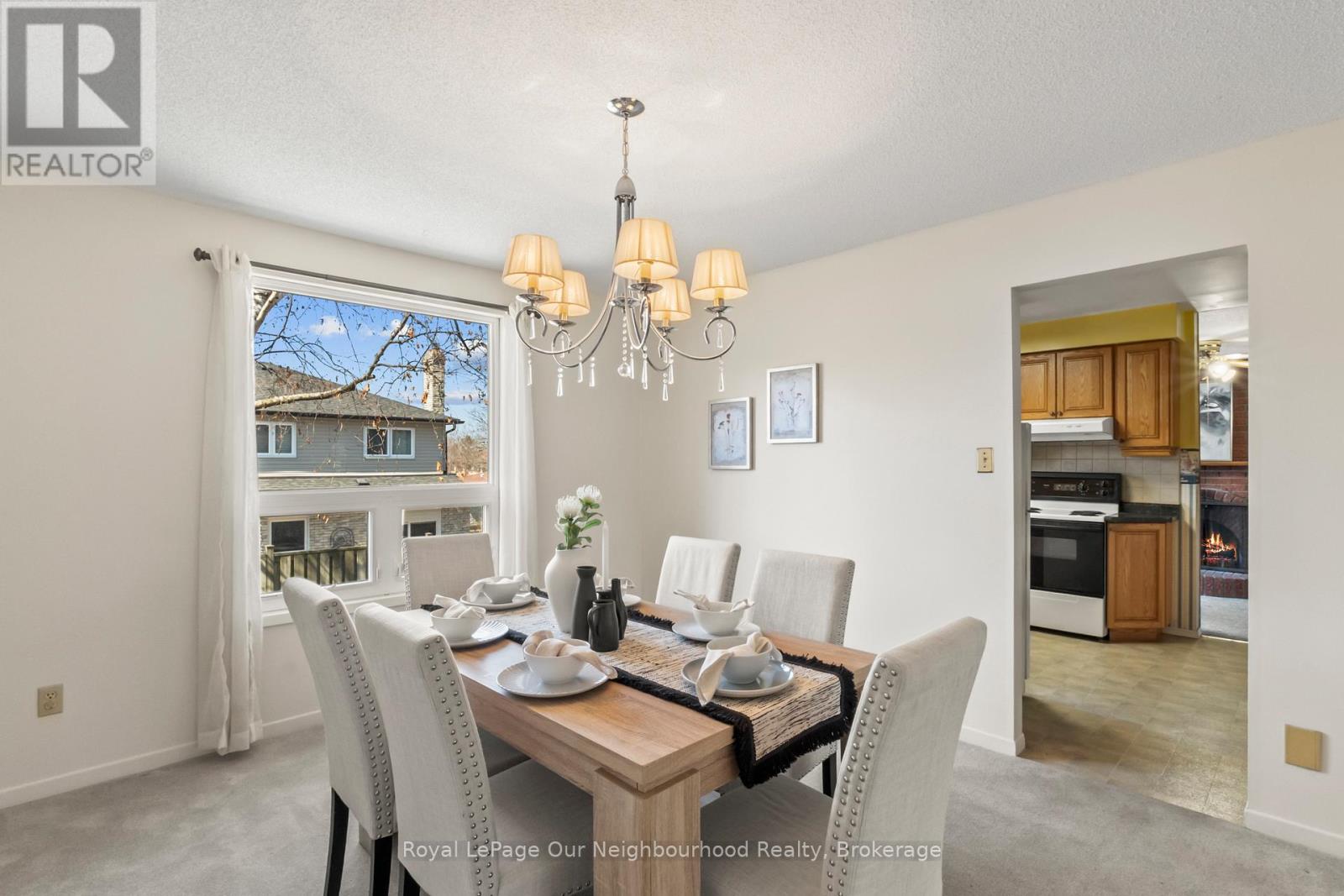 94 Howlett Avenue, Newmarket, Ontario  L3Y 5S5 - Photo 5 - N12979486