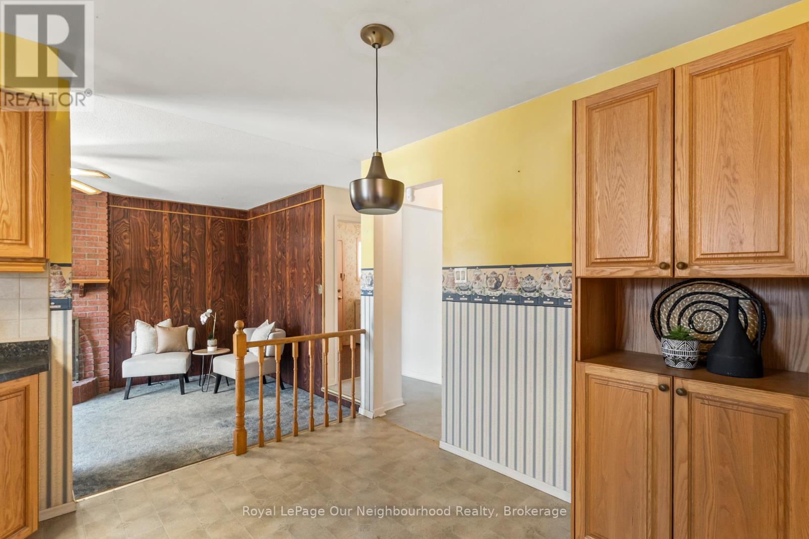 94 Howlett Avenue, Newmarket, Ontario  L3Y 5S5 - Photo 6 - N12979486