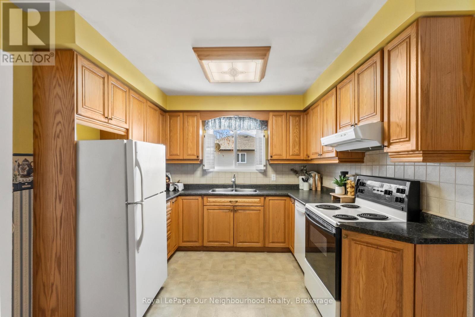 94 Howlett Avenue, Newmarket, Ontario  L3Y 5S5 - Photo 7 - N12979486