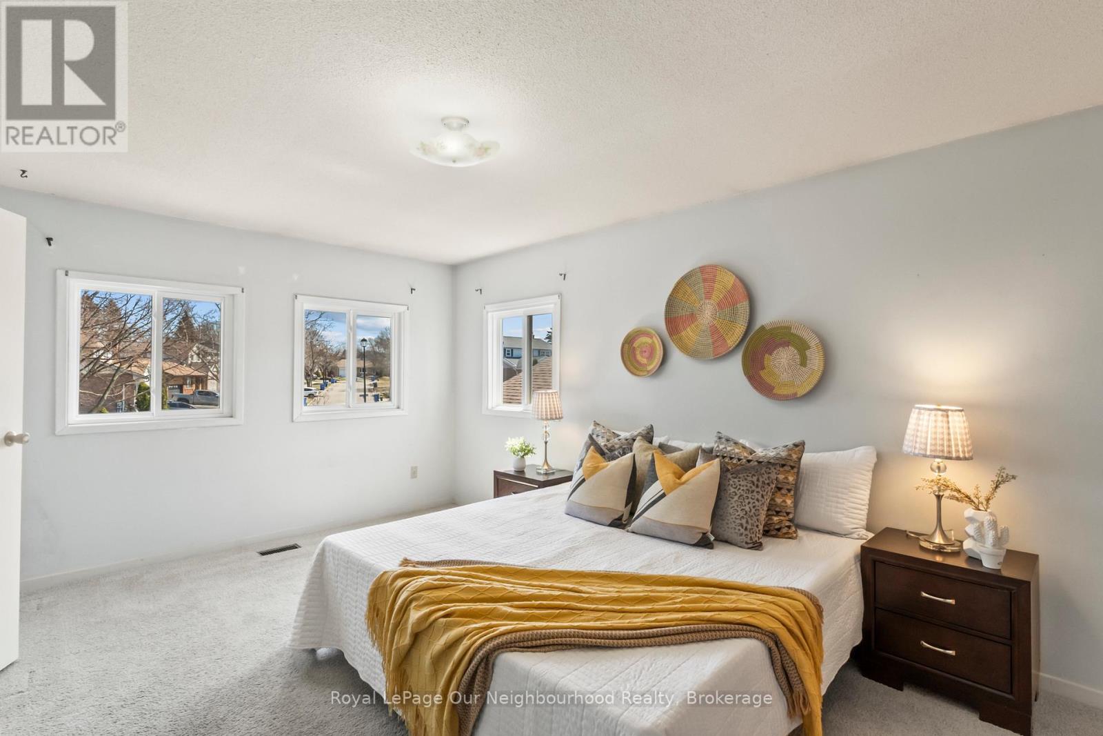 94 Howlett Avenue, Newmarket, Ontario  L3Y 5S5 - Photo 9 - N12979486