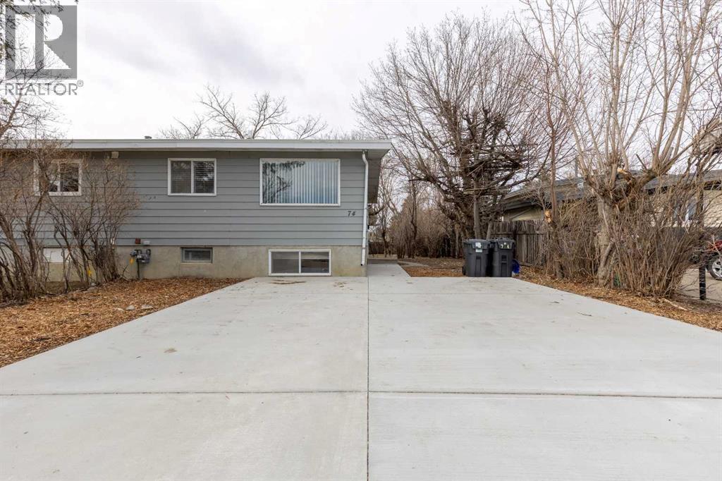 74 Carleton Place W, Lethbridge, Alberta  T1K 3X6 - Photo 1 - A2298773