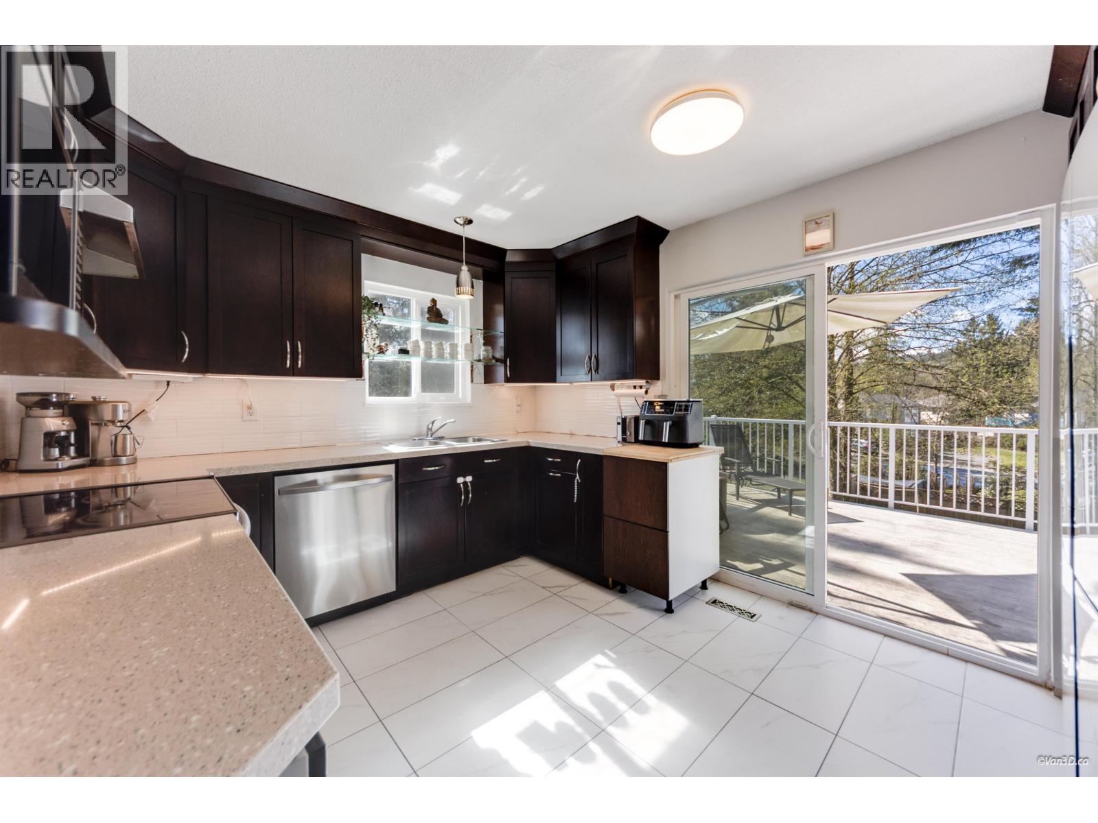 2978 Fleming Avenue, Coquitlam, British Columbia  V3C 4S3 - Photo 9 - R3108094