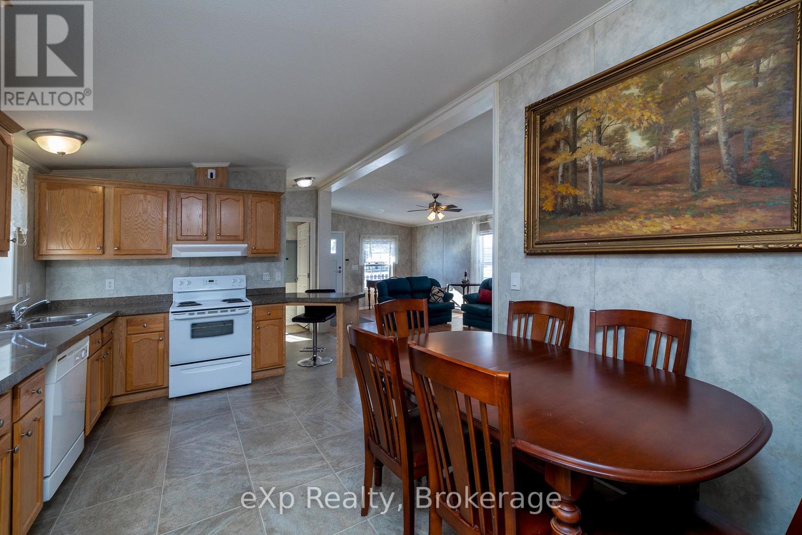 110 Rosewood Drive, Georgian Bluffs, Ontario  N4K 5N5 - Photo 12 - X12979524