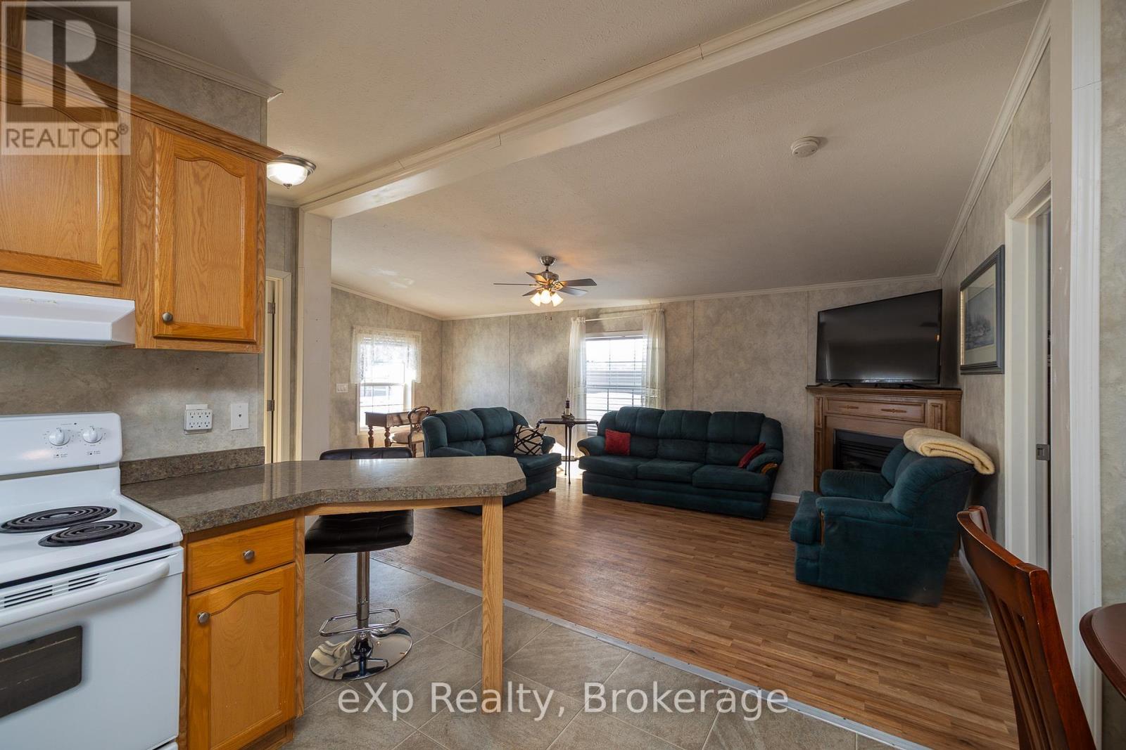 110 Rosewood Drive, Georgian Bluffs, Ontario  N4K 5N5 - Photo 14 - X12979524