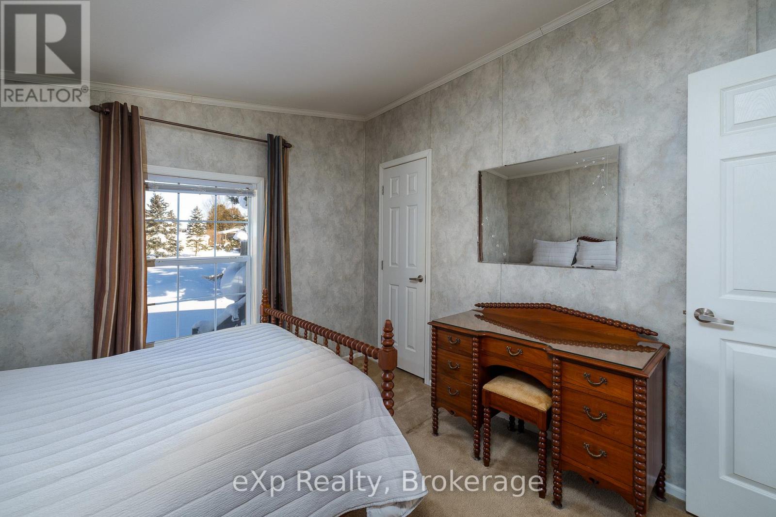 110 Rosewood Drive, Georgian Bluffs, Ontario  N4K 5N5 - Photo 16 - X12979524