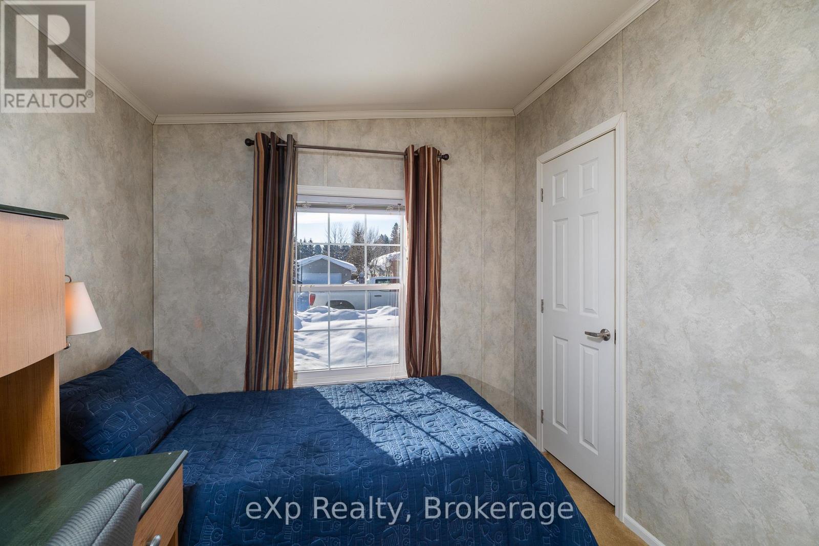 110 Rosewood Drive, Georgian Bluffs, Ontario  N4K 5N5 - Photo 18 - X12979524