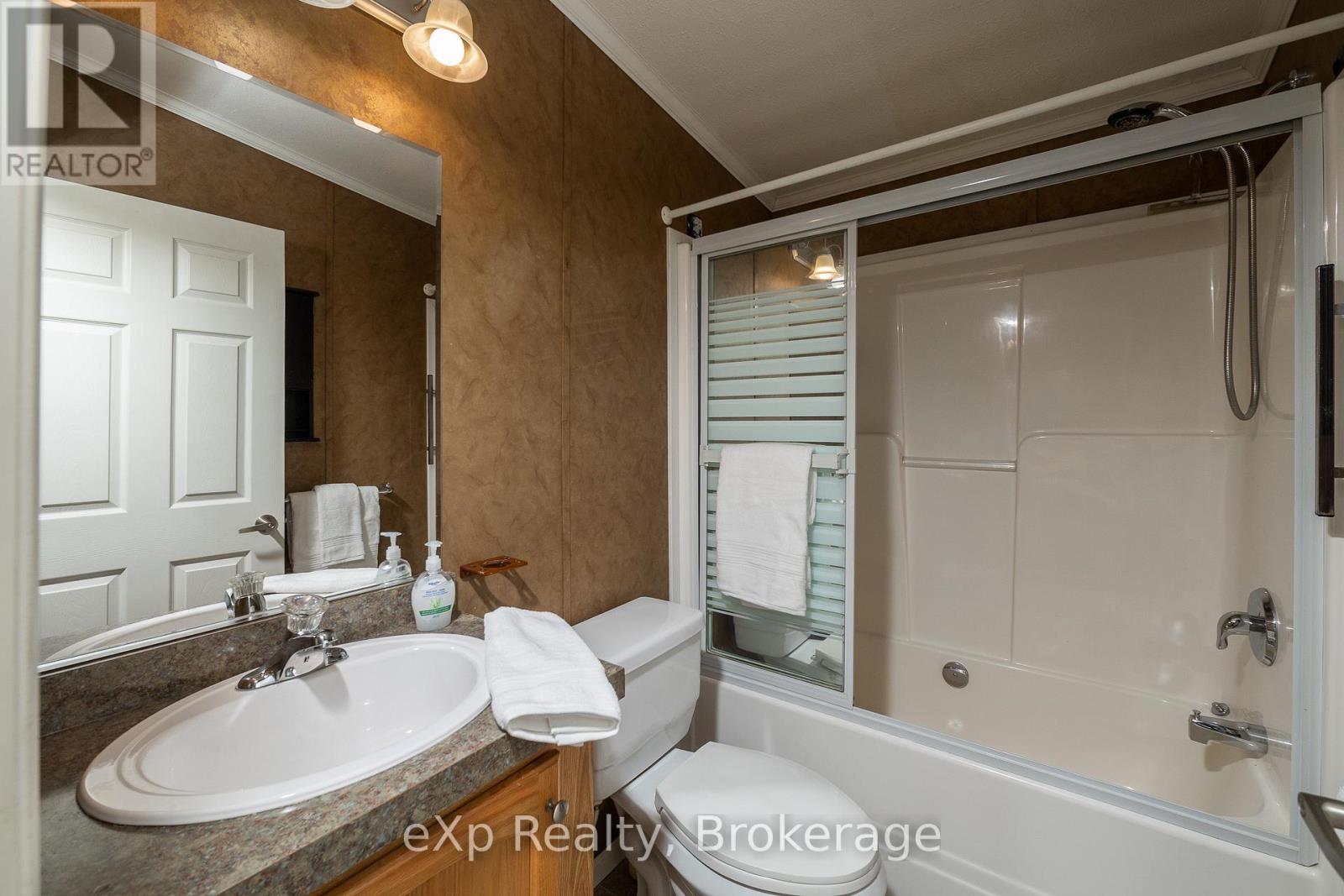 110 Rosewood Drive, Georgian Bluffs, Ontario  N4K 5N5 - Photo 20 - X12979524