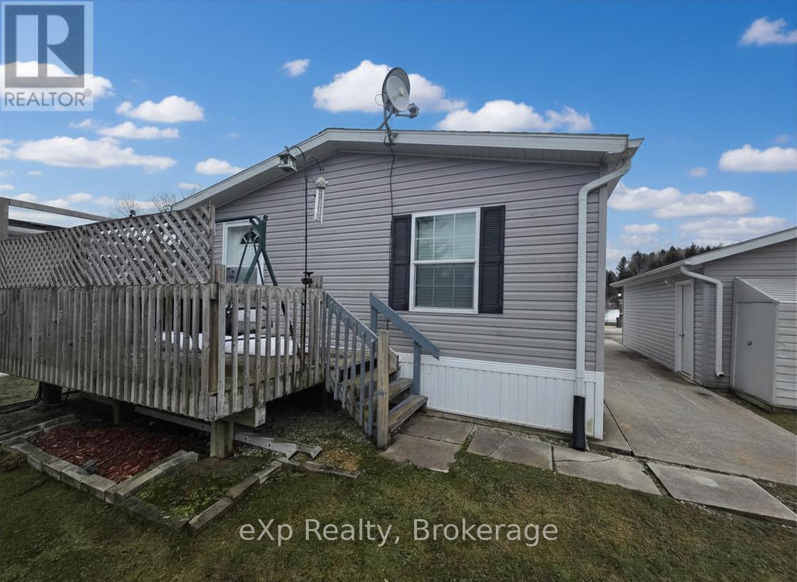 110 Rosewood Drive, Georgian Bluffs, Ontario  N4K 5N5 - Photo 25 - X12979524