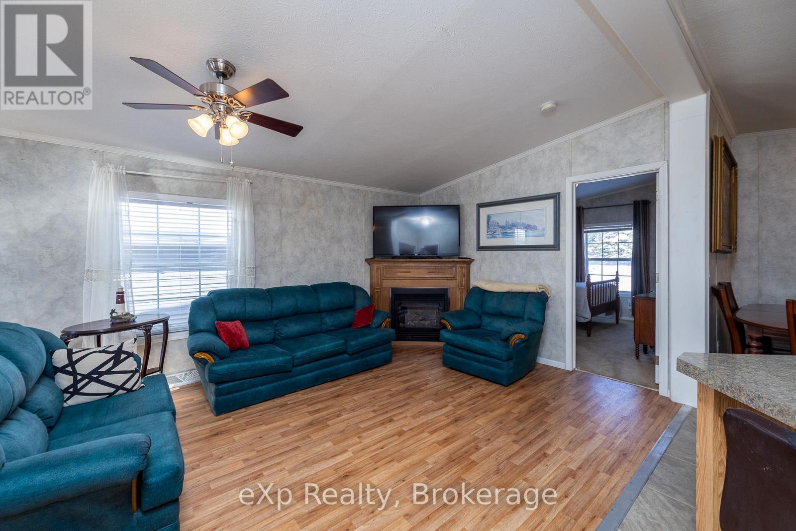 110 Rosewood Drive, Georgian Bluffs, Ontario  N4K 5N5 - Photo 5 - X12979524