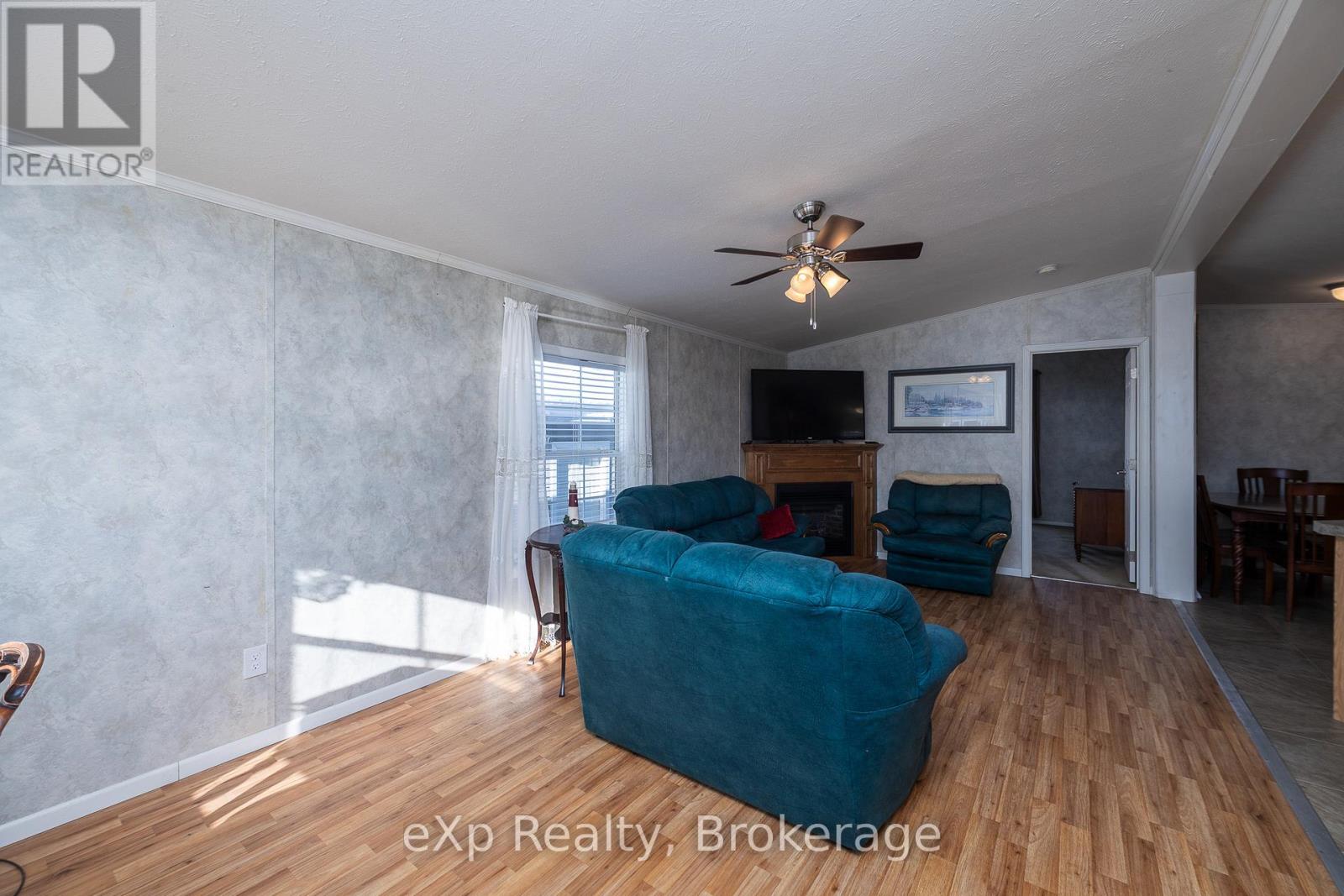 110 Rosewood Drive, Georgian Bluffs, Ontario  N4K 5N5 - Photo 6 - X12979524