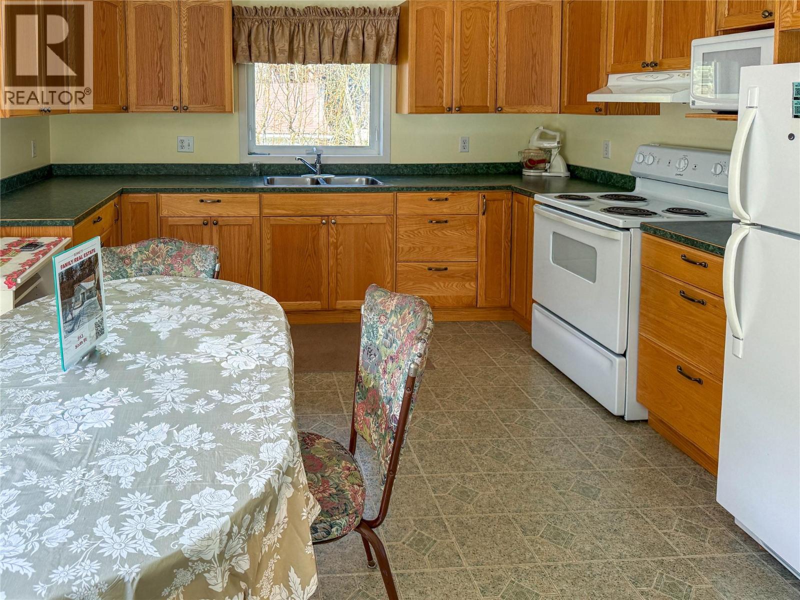 913 Sixth Street, Nelson, British Columbia  V1L 2Z4 - Photo 13 - 10376586