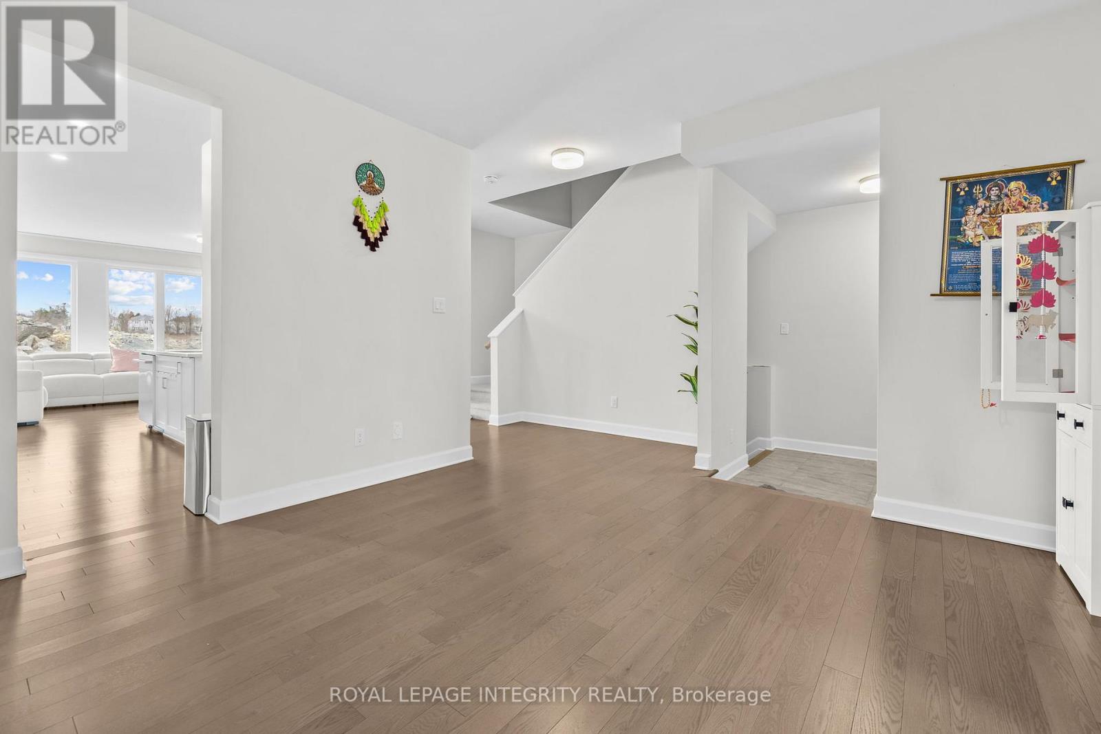 1081 Cope Drive, Ottawa, Ontario  K2S 2B5 - Photo 5 - X12979388