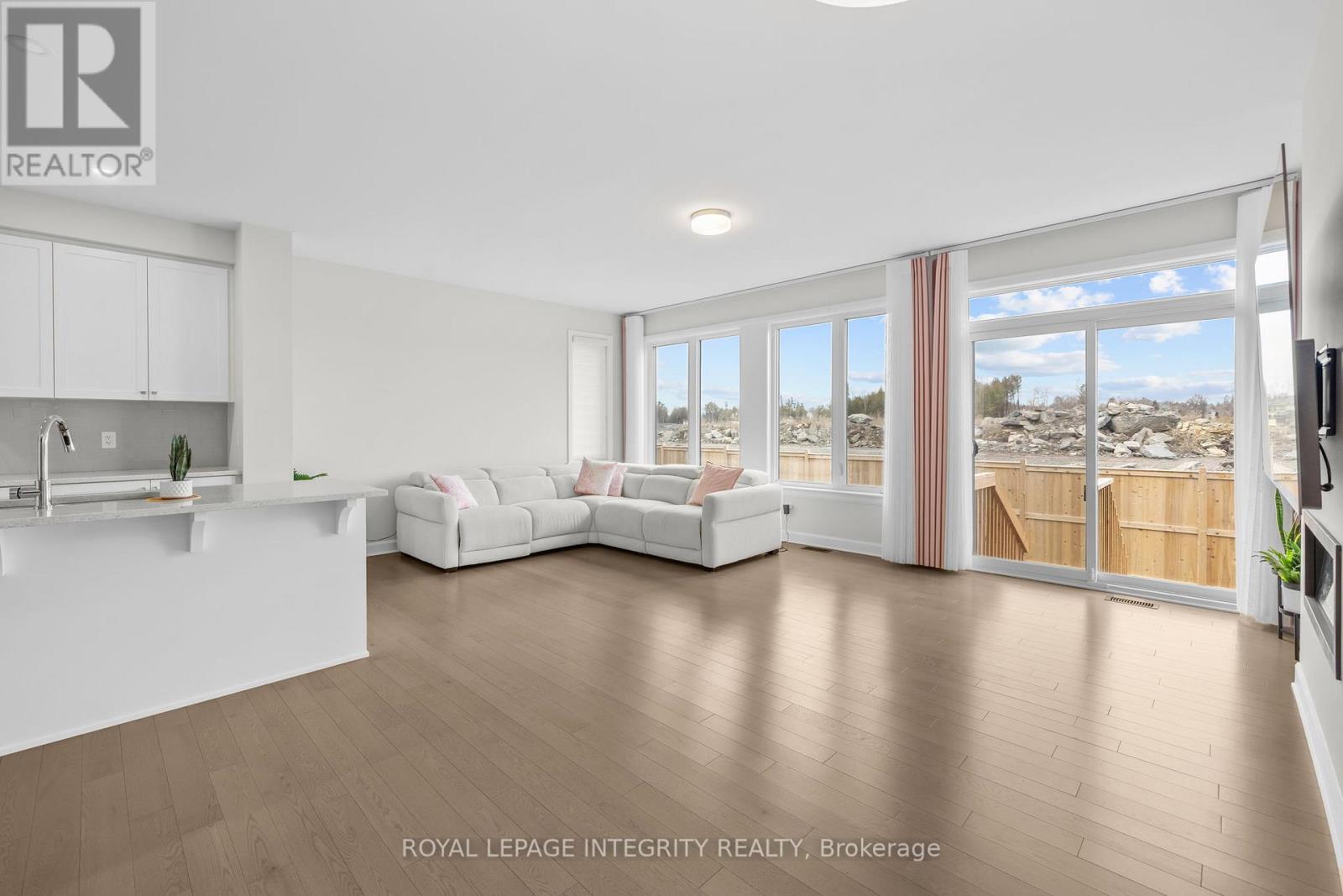 1081 Cope Drive, Ottawa, Ontario  K2S 2B5 - Photo 6 - X12979388