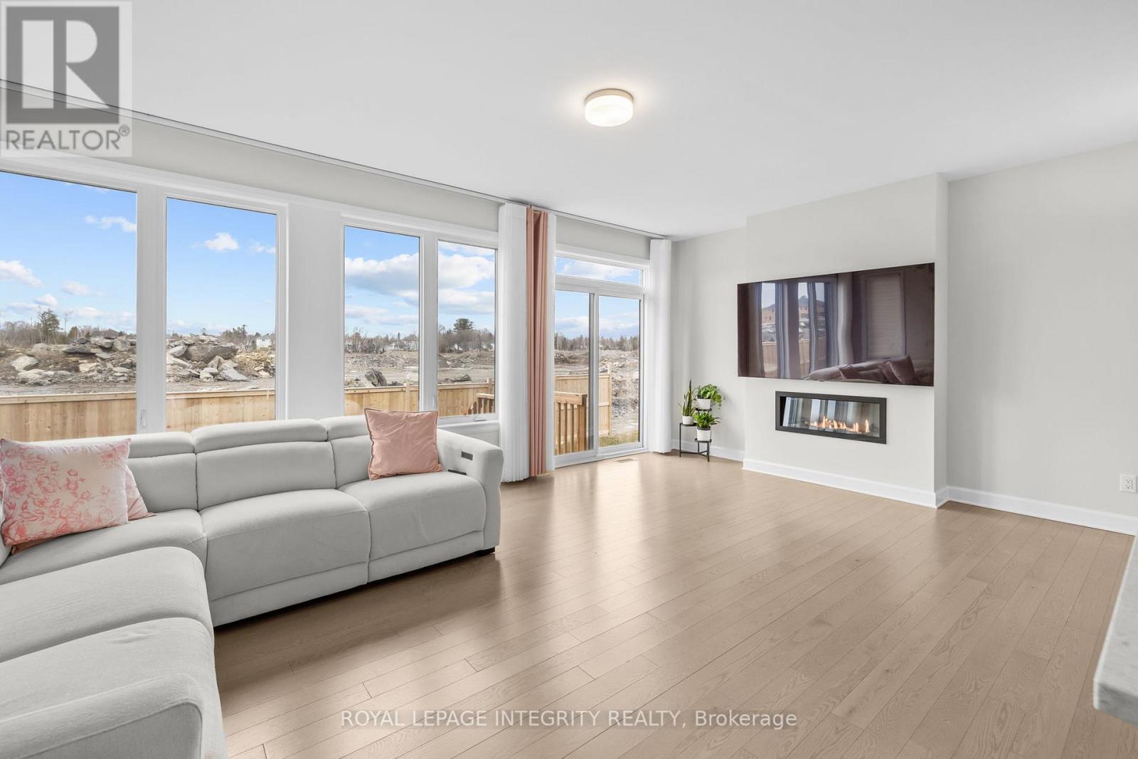 1081 Cope Drive, Ottawa, Ontario  K2S 2B5 - Photo 7 - X12979388