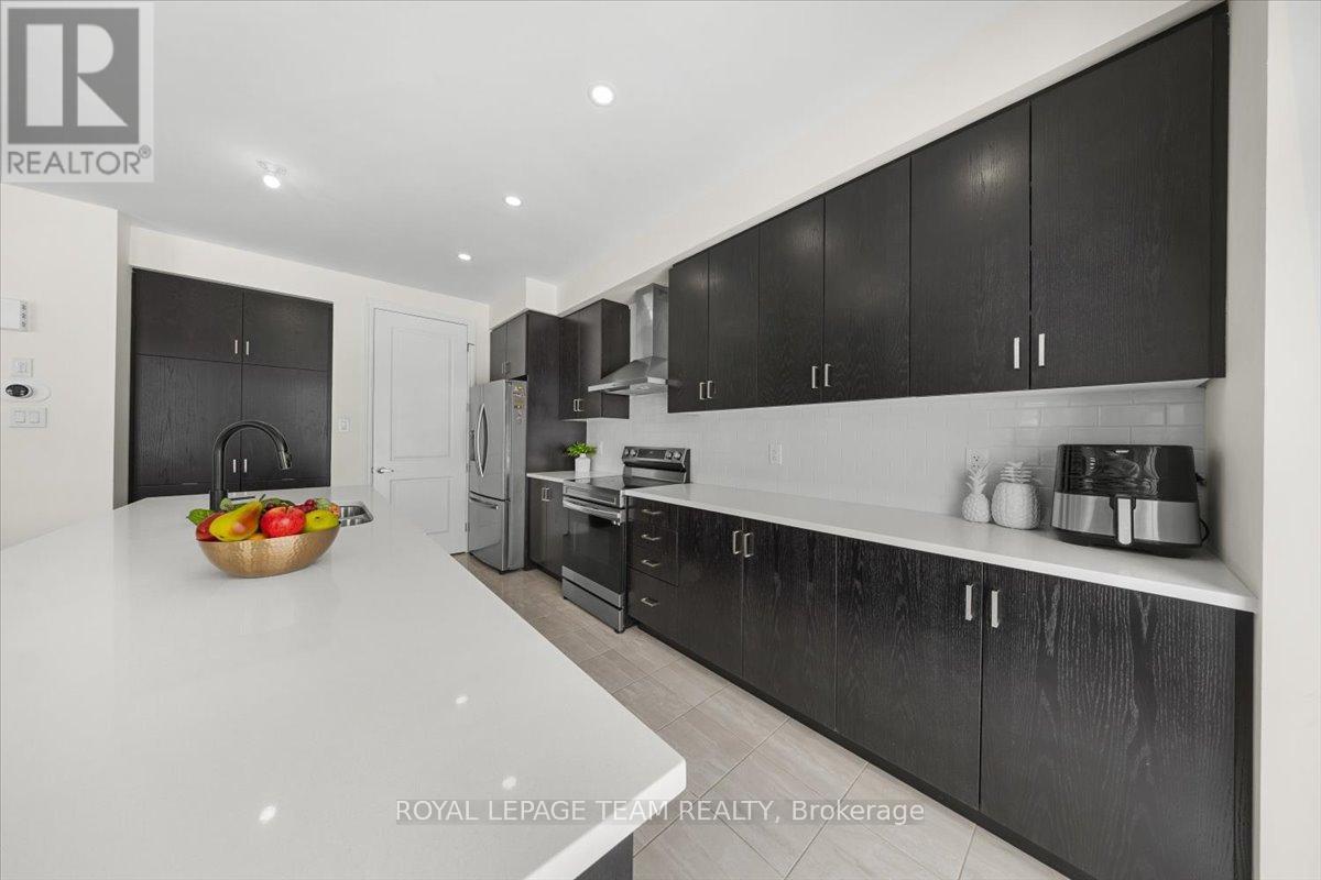 290 Turnbuckle Crescent, Ottawa, Ontario  K2J 7B7 - Photo 11 - X12979392