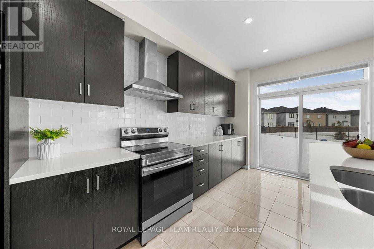 290 Turnbuckle Crescent, Ottawa, Ontario  K2J 7B7 - Photo 13 - X12979392