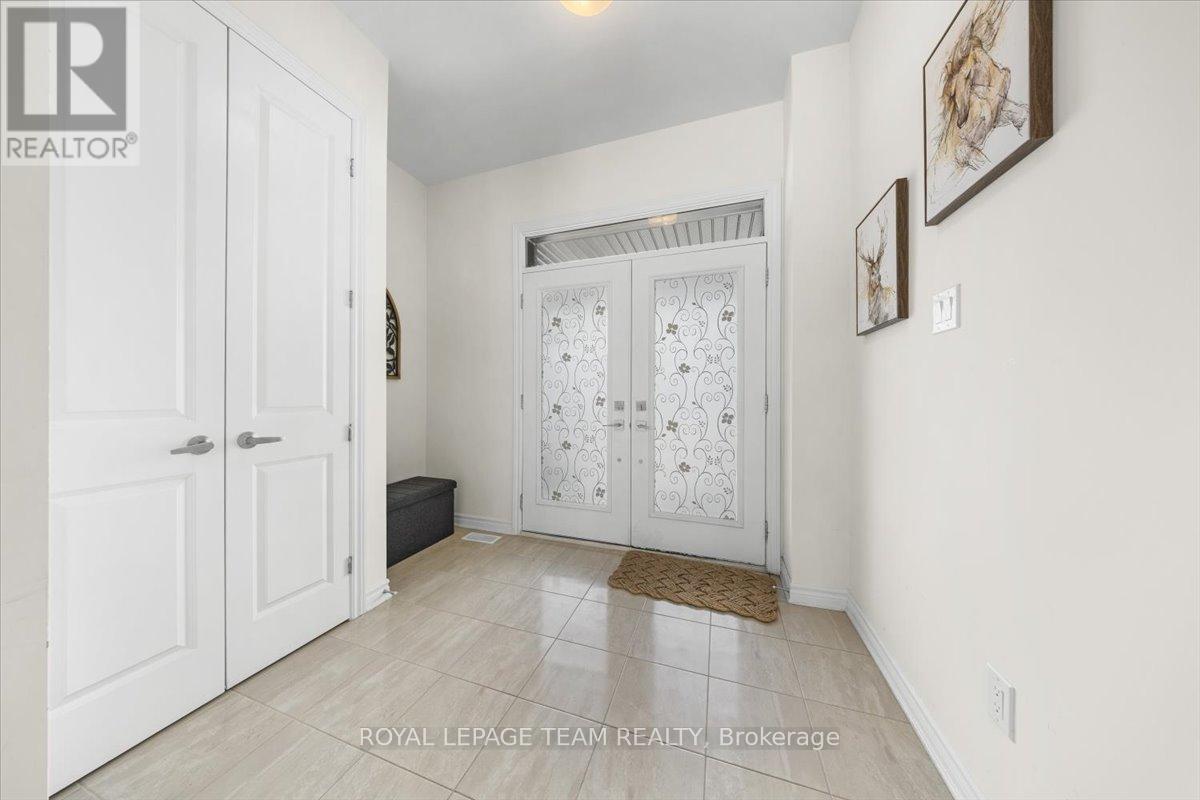 290 Turnbuckle Crescent, Ottawa, Ontario  K2J 7B7 - Photo 3 - X12979392