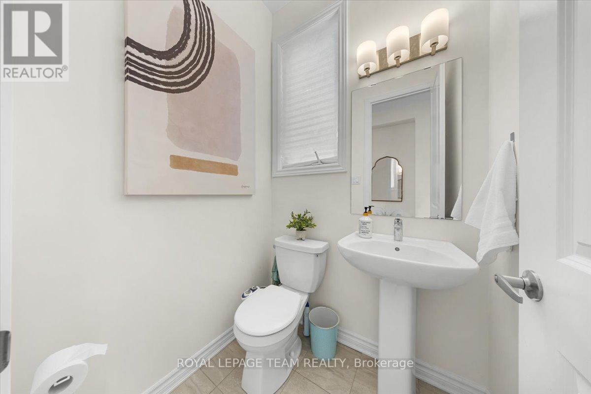 290 Turnbuckle Crescent, Ottawa, Ontario  K2J 7B7 - Photo 4 - X12979392