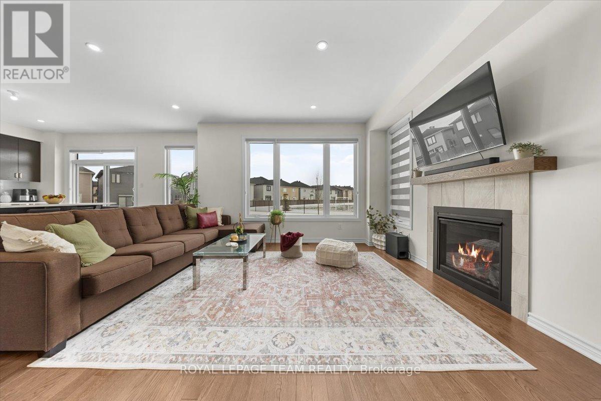 290 Turnbuckle Crescent, Ottawa, Ontario  K2J 7B7 - Photo 6 - X12979392