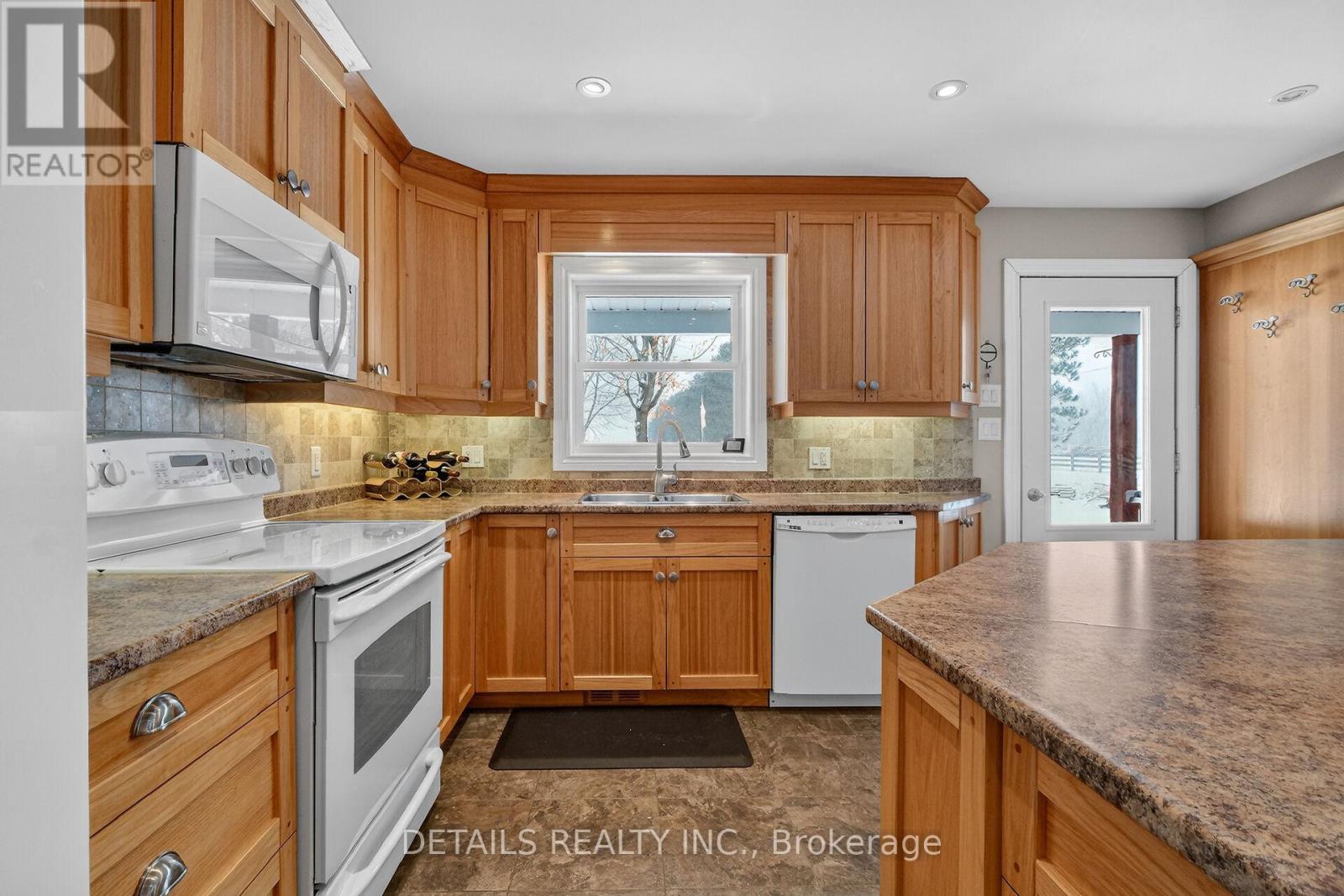 678 Rte 400 E Route, The Nation, Ontario  K0A 1M0 - Photo 19 - X12979532