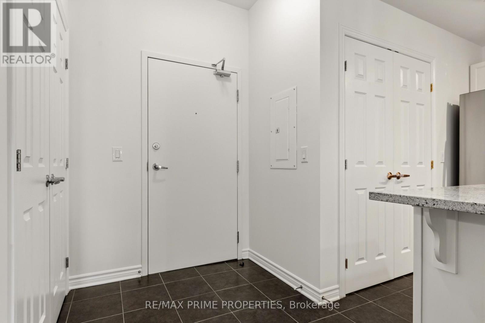 202 - 1201 Ohio Street, Ottawa, Ontario  K1H 0A1 - Photo 3 - X12979538