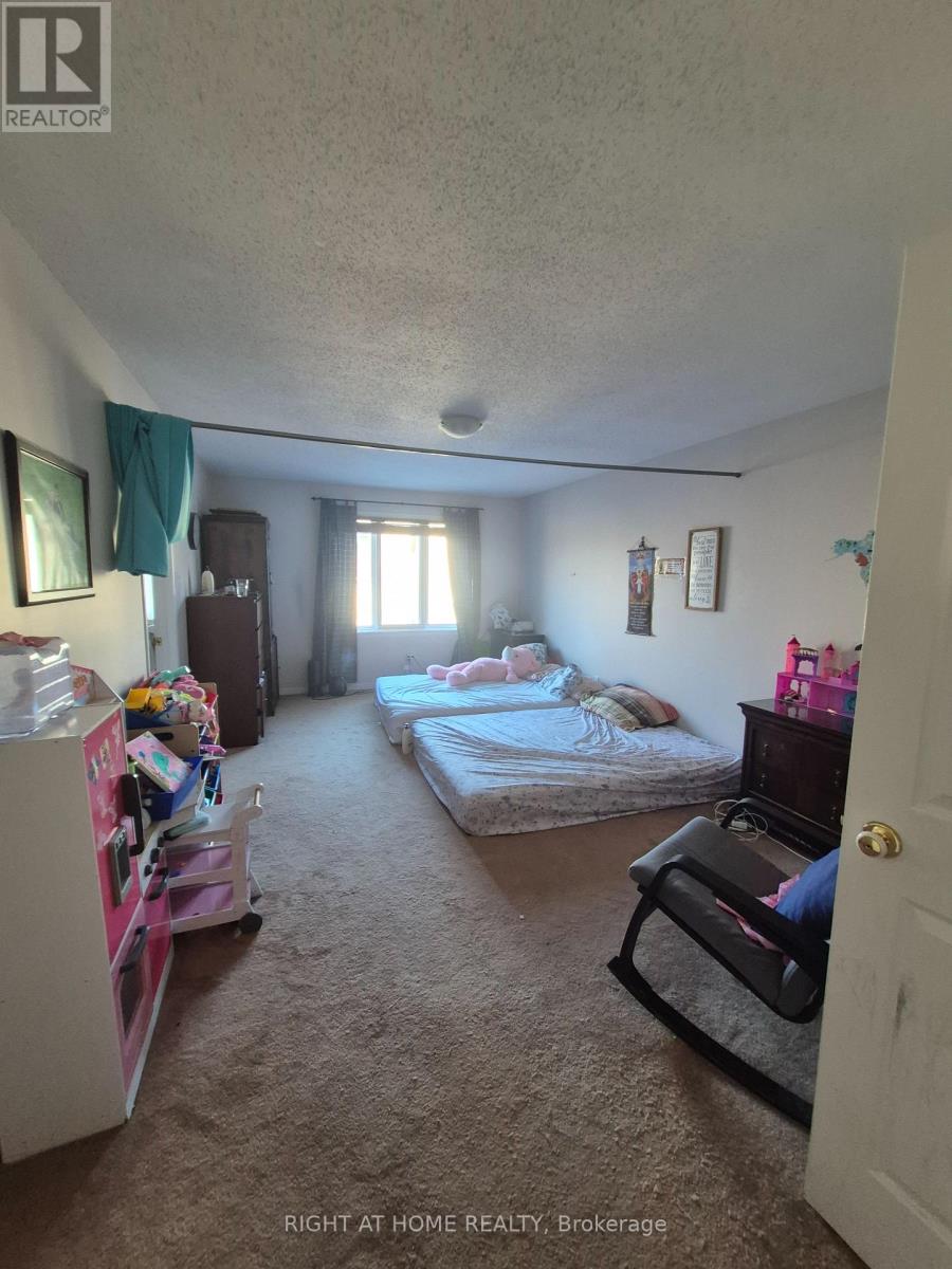 85 Margrave Avenue, Ottawa, Ontario  K1T 3Y1 - Photo 10 - X12979564