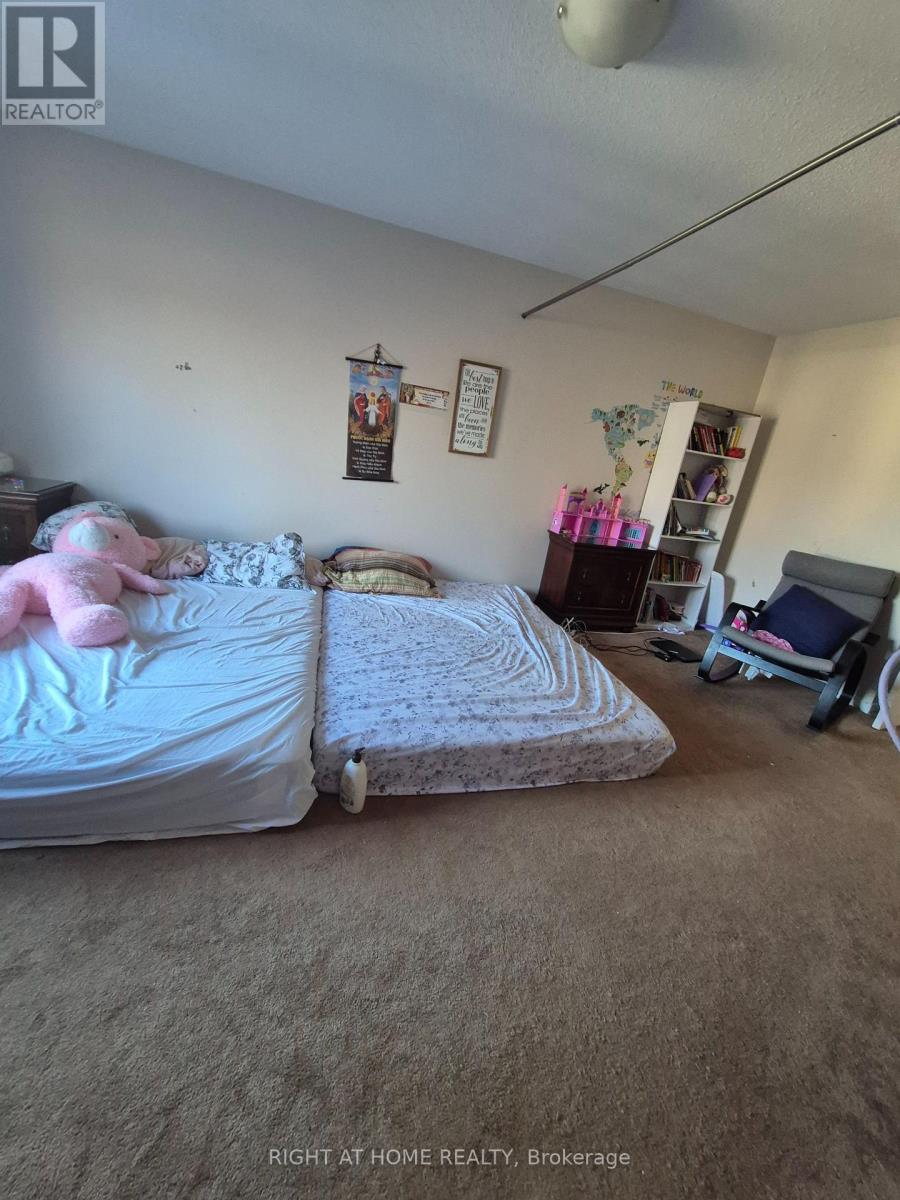 85 Margrave Avenue, Ottawa, Ontario  K1T 3Y1 - Photo 11 - X12979564