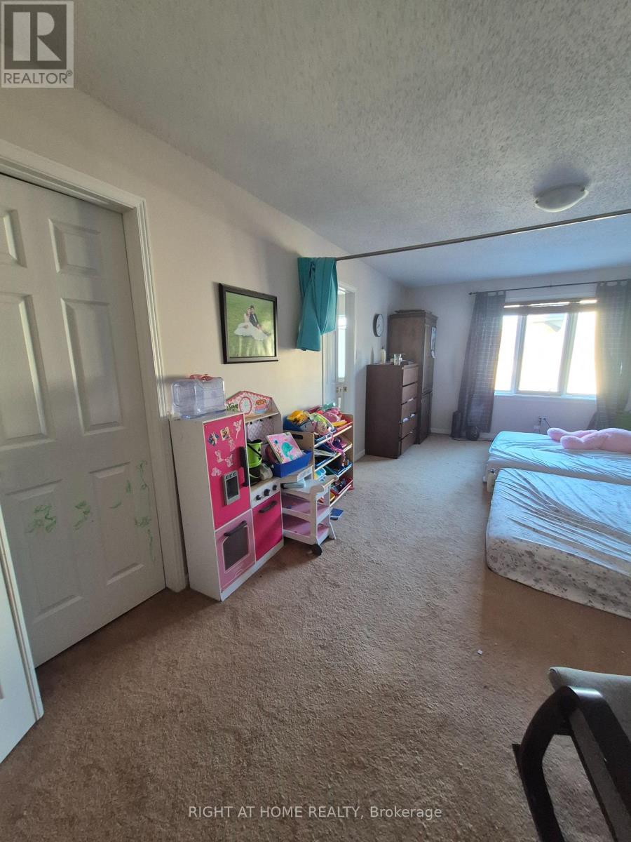 85 Margrave Avenue, Ottawa, Ontario  K1T 3Y1 - Photo 12 - X12979564