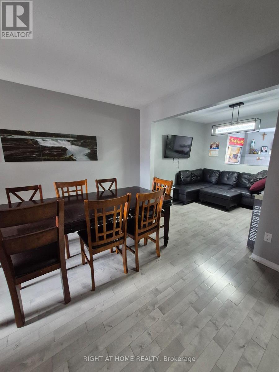 85 Margrave Avenue, Ottawa, Ontario  K1T 3Y1 - Photo 2 - X12979564