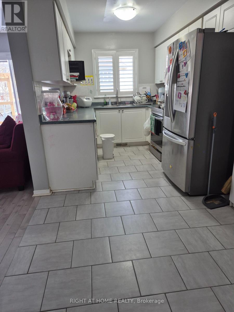 85 Margrave Avenue, Ottawa, Ontario  K1T 3Y1 - Photo 8 - X12979564