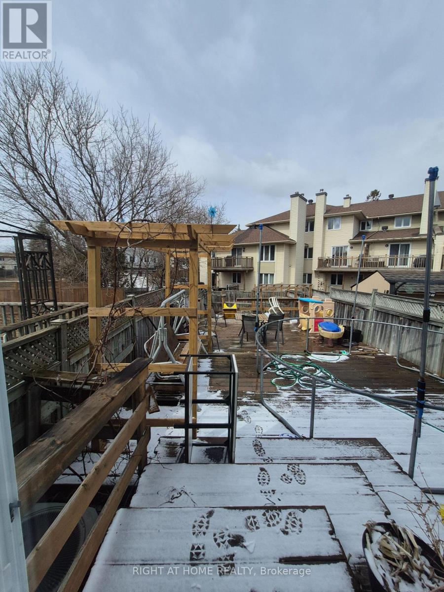 85 Margrave Avenue, Ottawa, Ontario  K1T 3Y1 - Photo 9 - X12979564