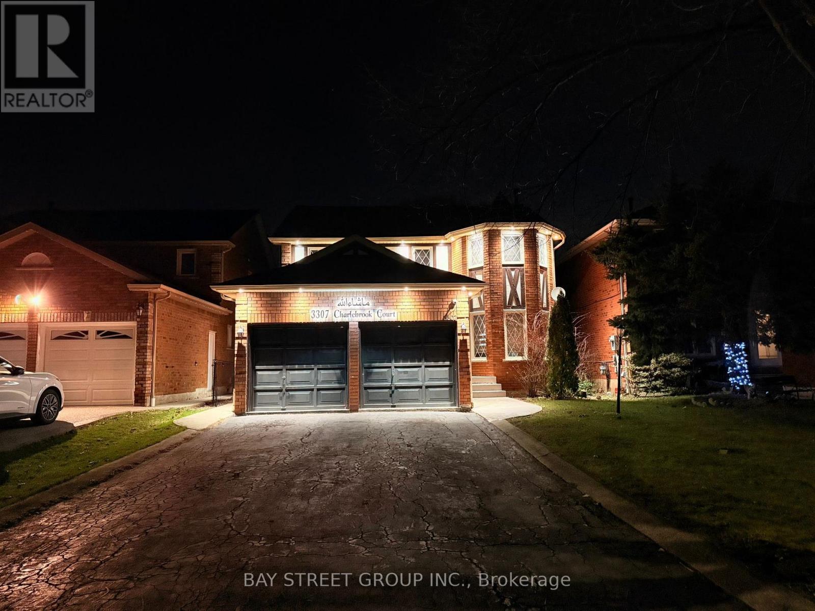 3307 Charlebrook Court, Mississauga, Ontario  L5L 5B5 - Photo 3 - W12978490