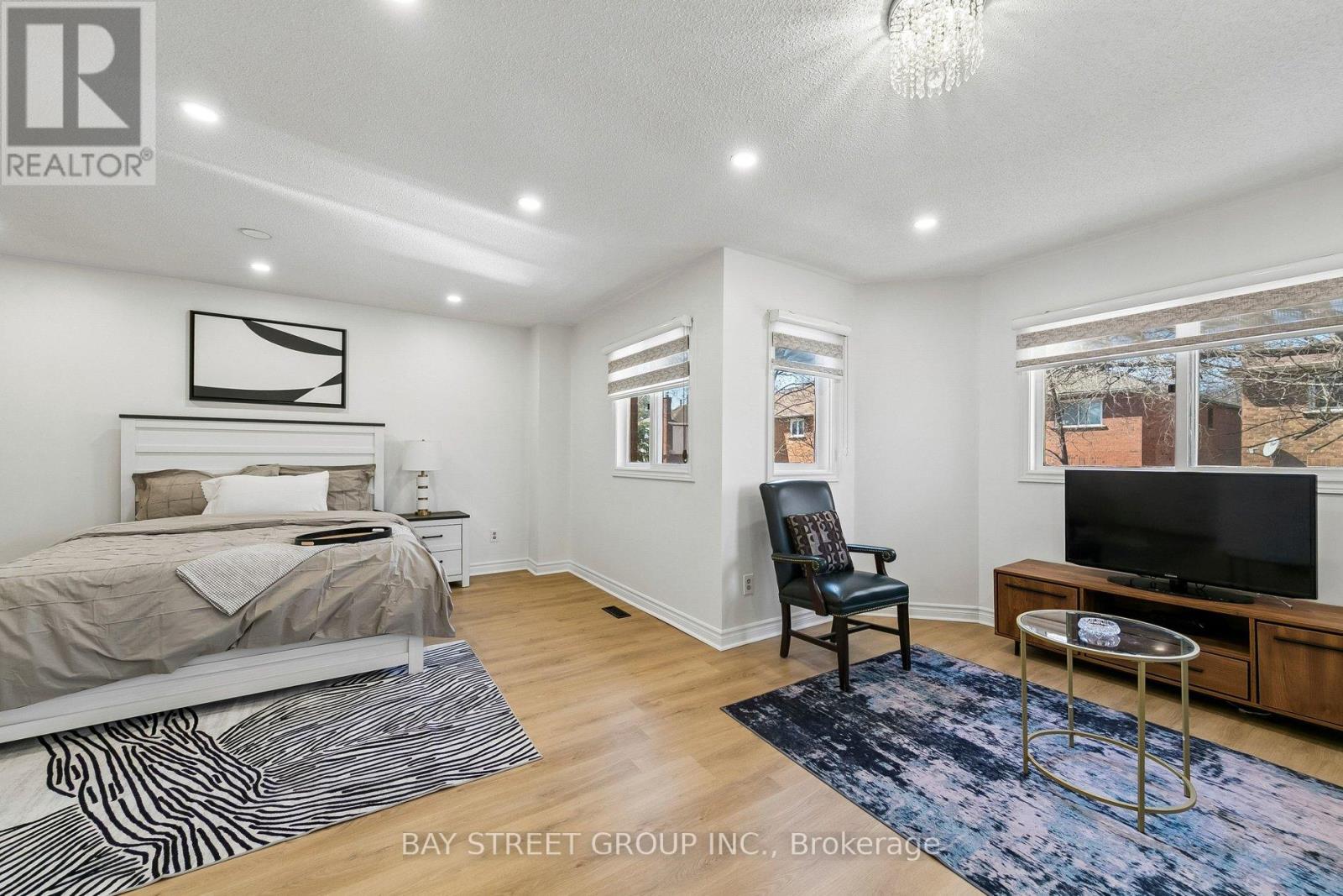 3307 Charlebrook Court, Mississauga, Ontario  L5L 5B5 - Photo 25 - W12978490