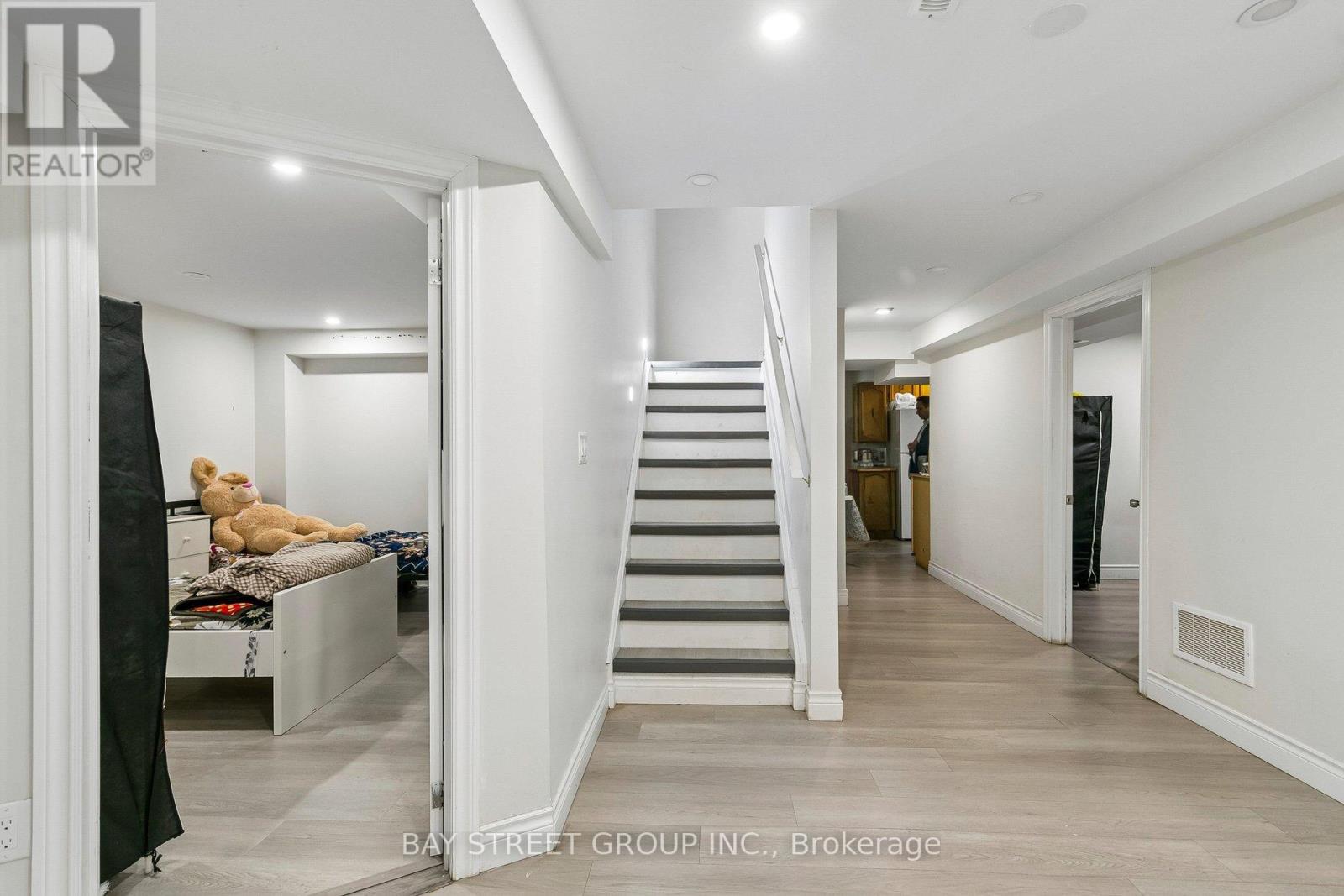 3307 Charlebrook Court, Mississauga, Ontario  L5L 5B5 - Photo 36 - W12978490