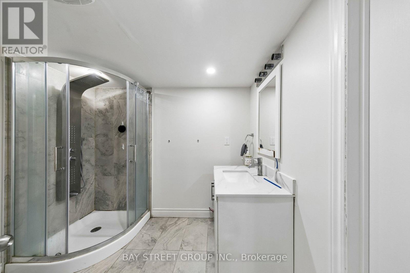 3307 Charlebrook Court, Mississauga, Ontario  L5L 5B5 - Photo 40 - W12978490