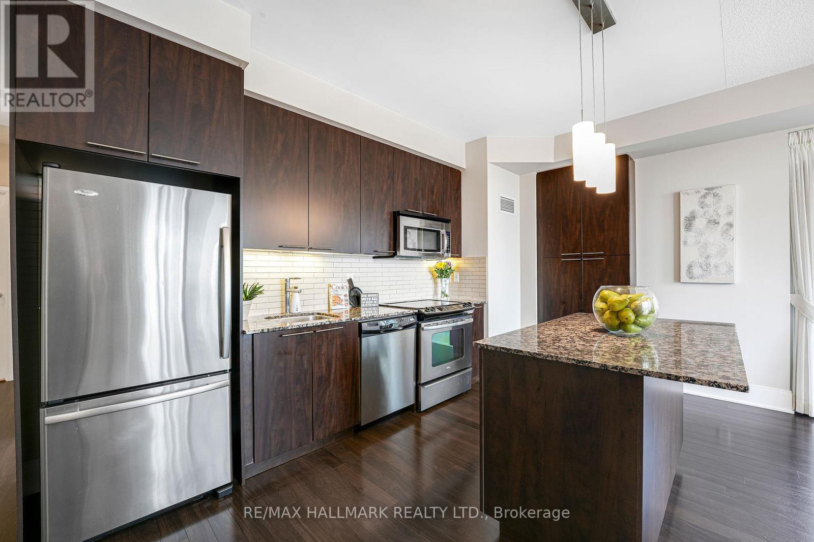 1621 - 70 Roehampton Avenue, Toronto, Ontario  M4P 1R2 - Photo 5 - C12979426