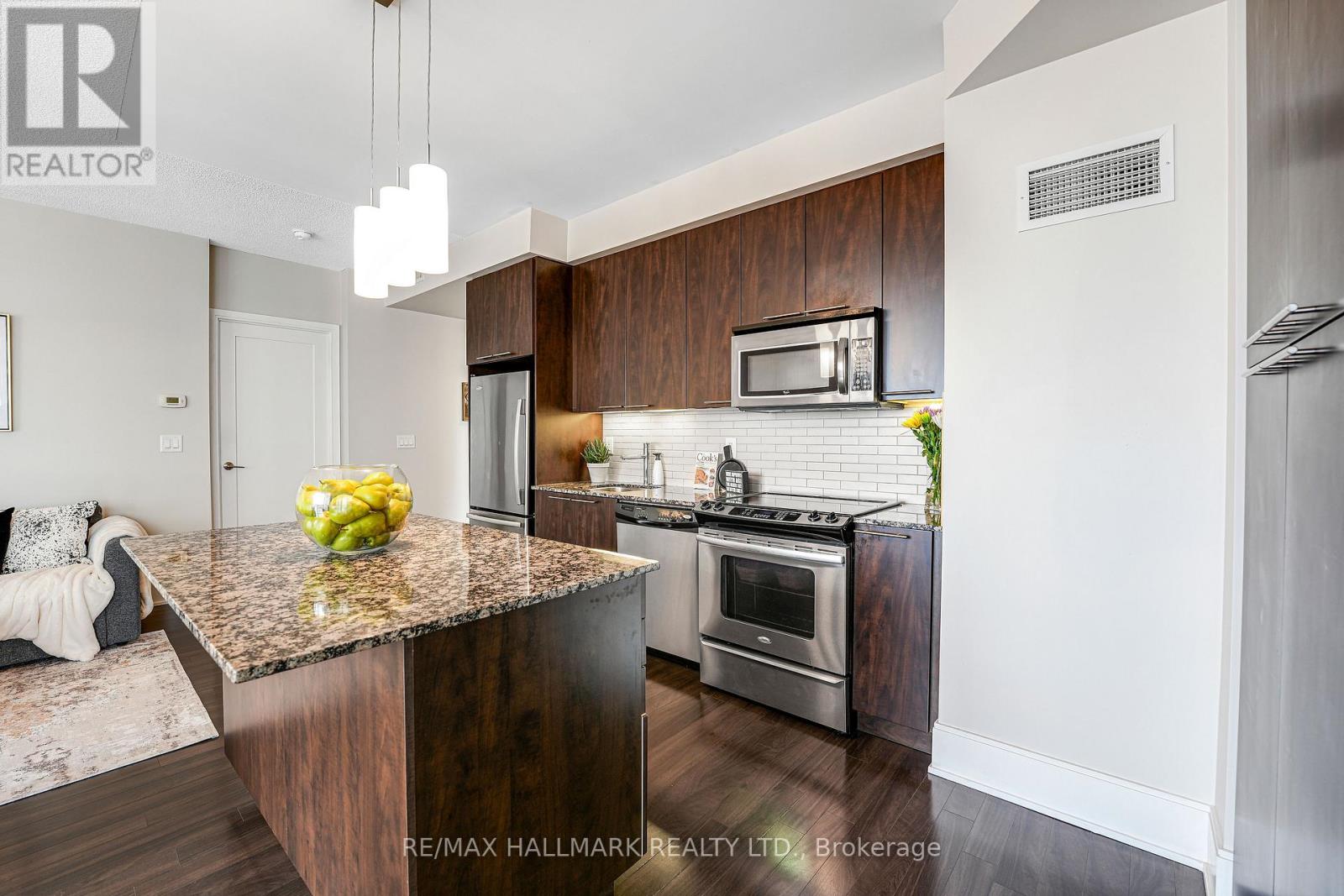 1621 - 70 Roehampton Avenue, Toronto, Ontario  M4P 1R2 - Photo 6 - C12979426