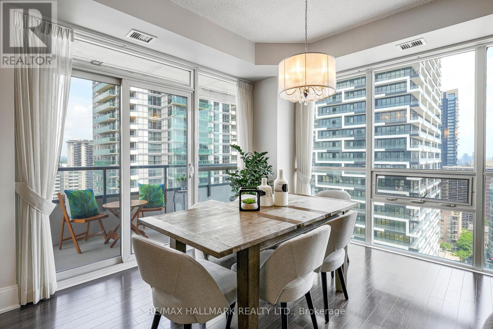 1621 - 70 Roehampton Avenue, Toronto, Ontario  M4P 1R2 - Photo 7 - C12979426