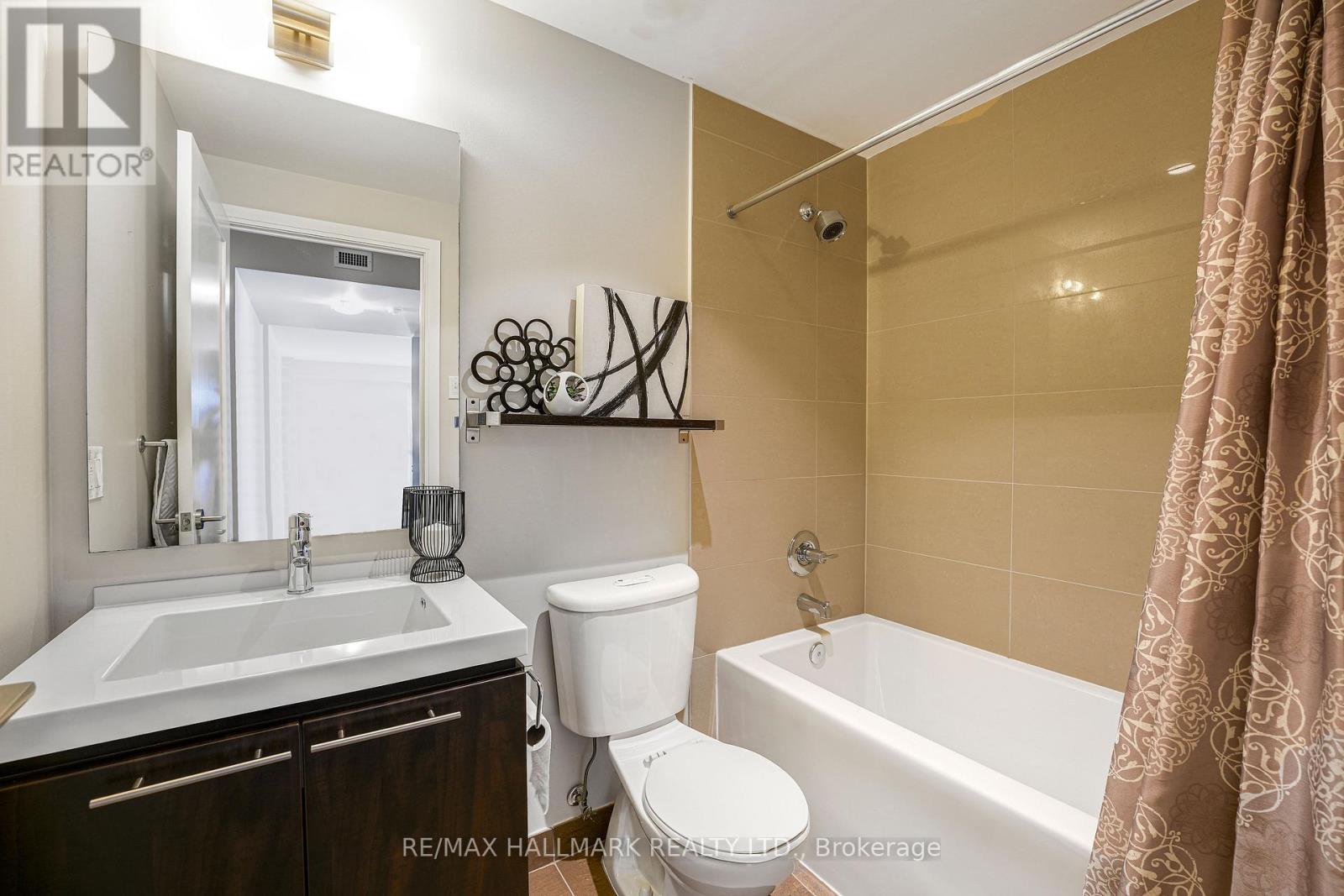 1621 - 70 Roehampton Avenue, Toronto, Ontario  M4P 1R2 - Photo 9 - C12979426