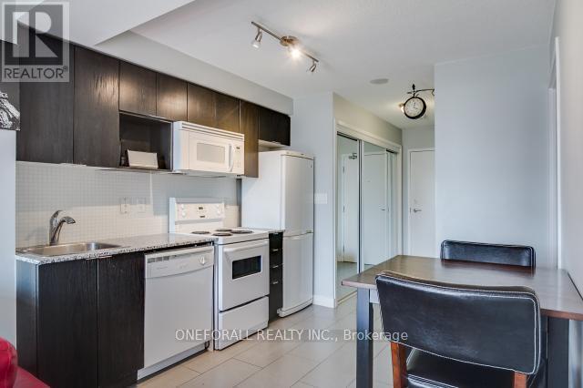 2315 - 15 Fort York Boulevard, Toronto, Ontario  M5V 3Y4 - Photo 7 - C12979450