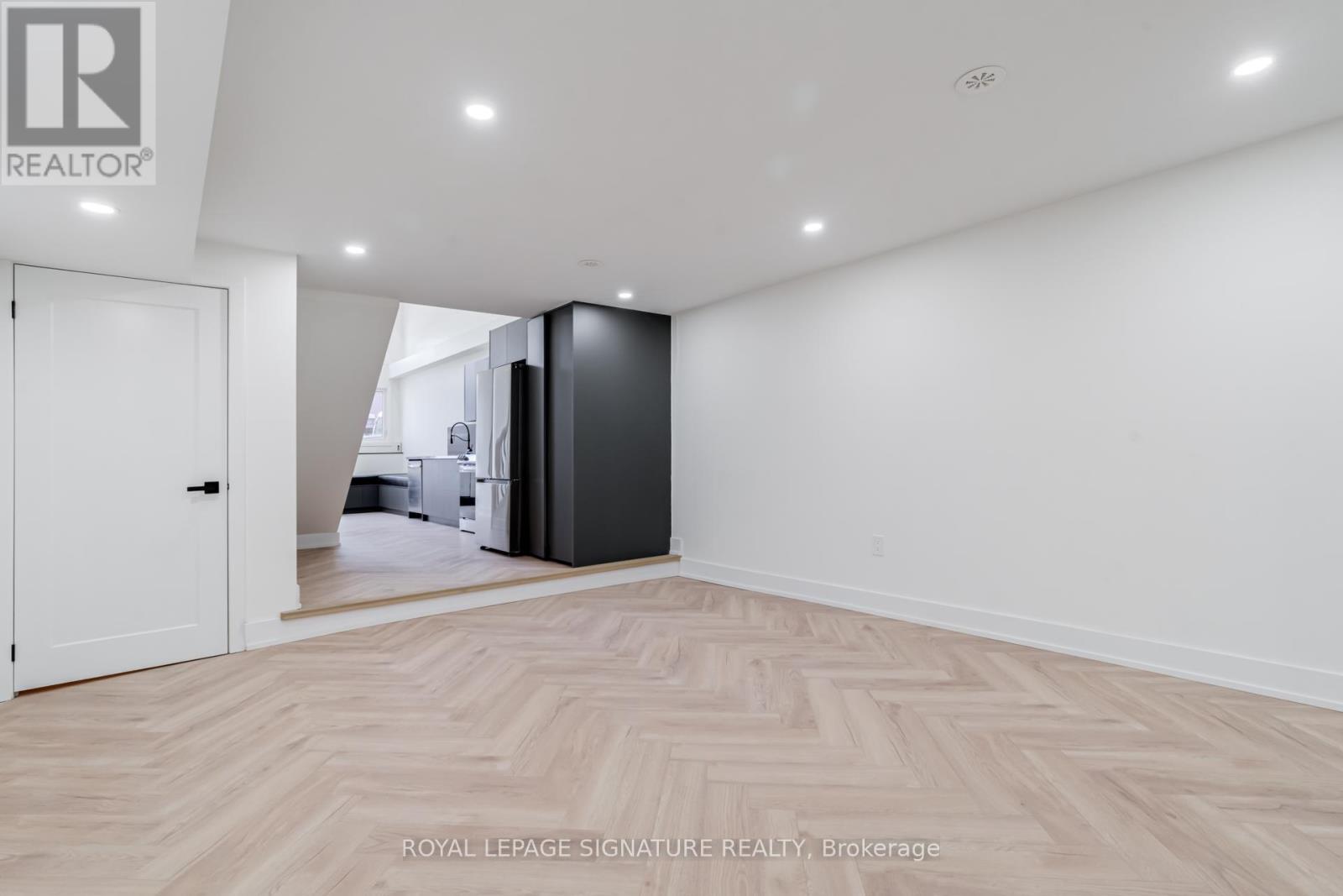 3 - 861 O'connor Drive, Toronto, Ontario  M4B 2S7 - Photo 10 - E12979554