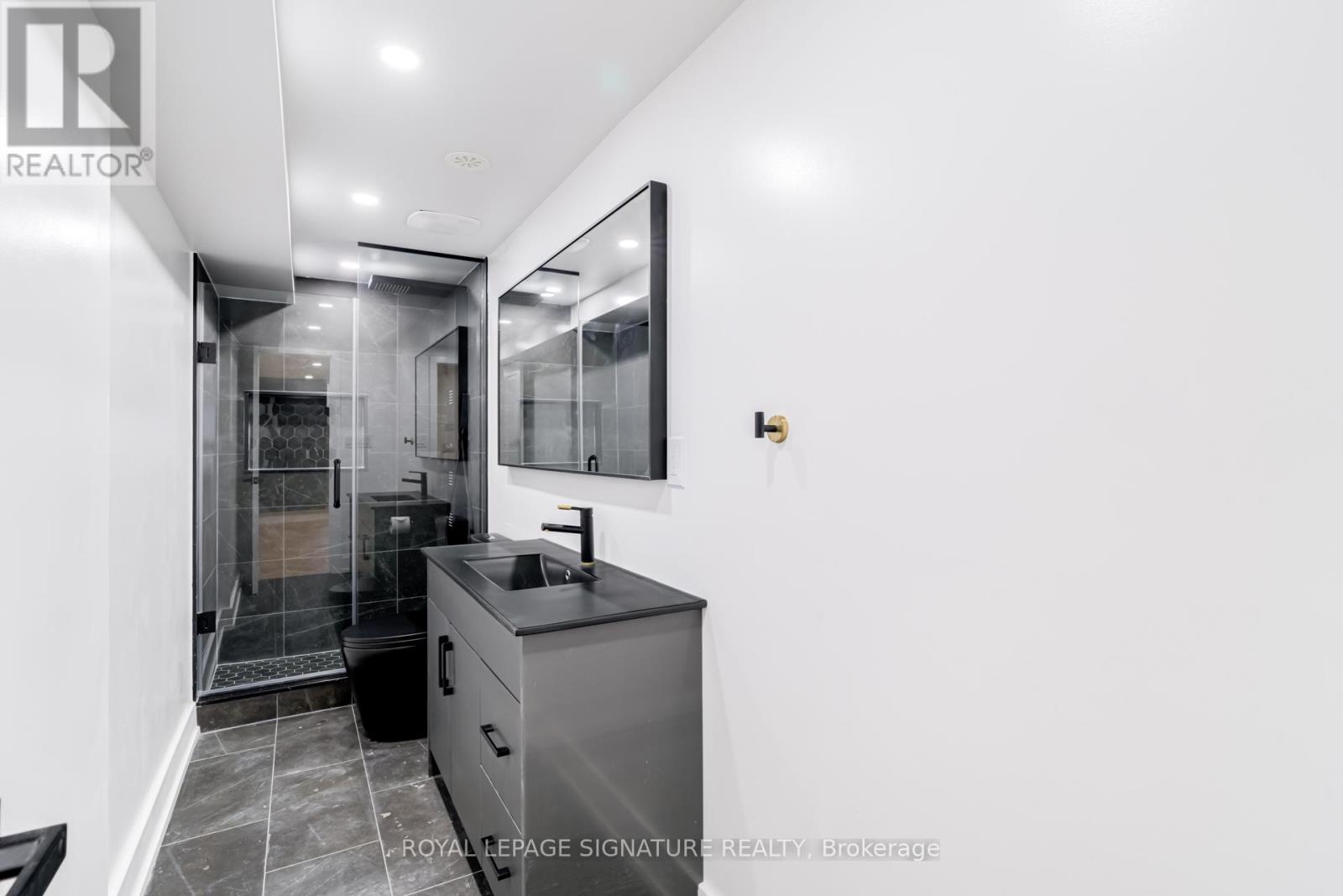 3 - 861 O'connor Drive, Toronto, Ontario  M4B 2S7 - Photo 15 - E12979554